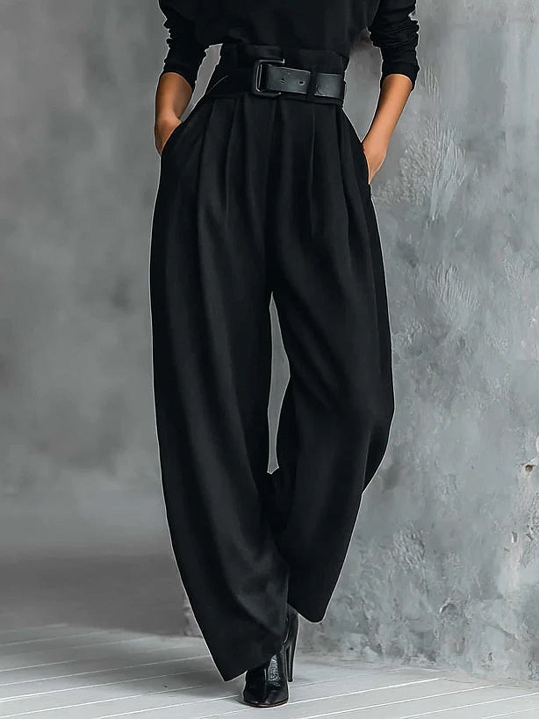 Jolanda | Conjunto Completo de Cuello Alto y Pantalón con Cintura, Negro