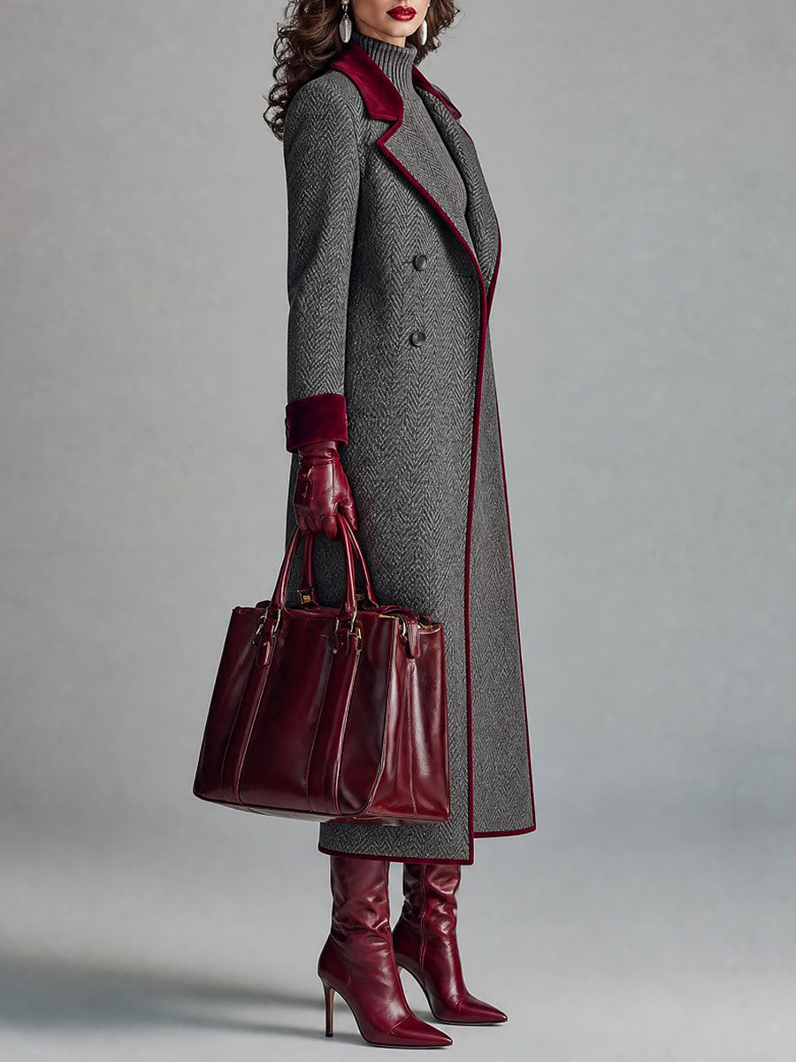 Abrigo Largo de Lana en Patrón Herringbone Elegante con Detalles de Terciopelo