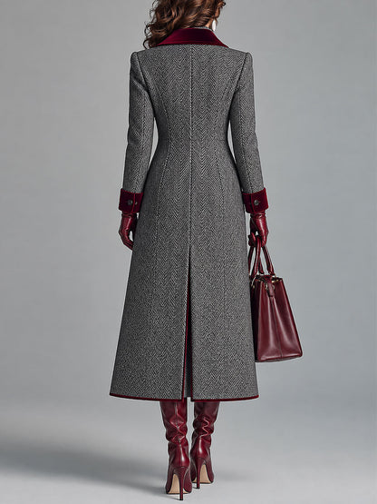 Abrigo Largo de Lana en Patrón Herringbone Elegante con Detalles de Terciopelo