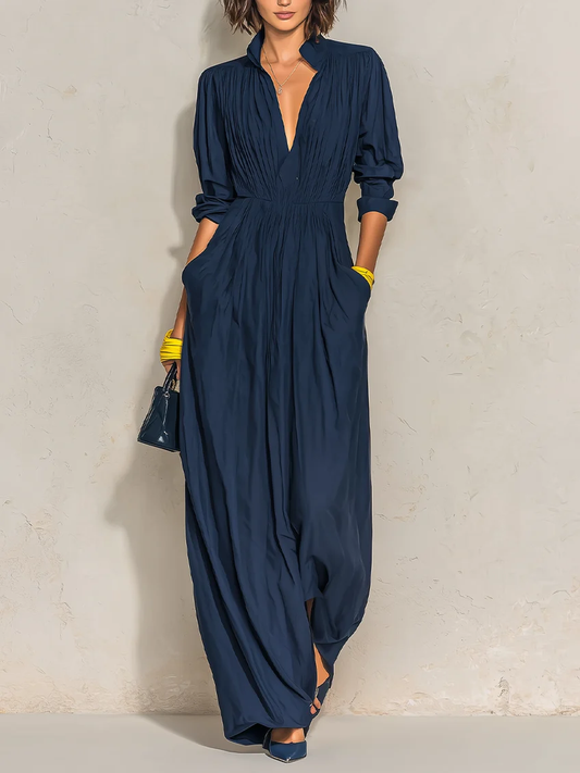 Ofelia | Vestido Largo Plisado con Escote en V y Cuello Alto, Azul Marino