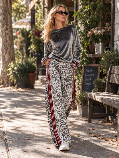 Conjunto de Top de Terciopelo Plateado y Pantalones de Pierna Ancha con Estampado de Leopardo