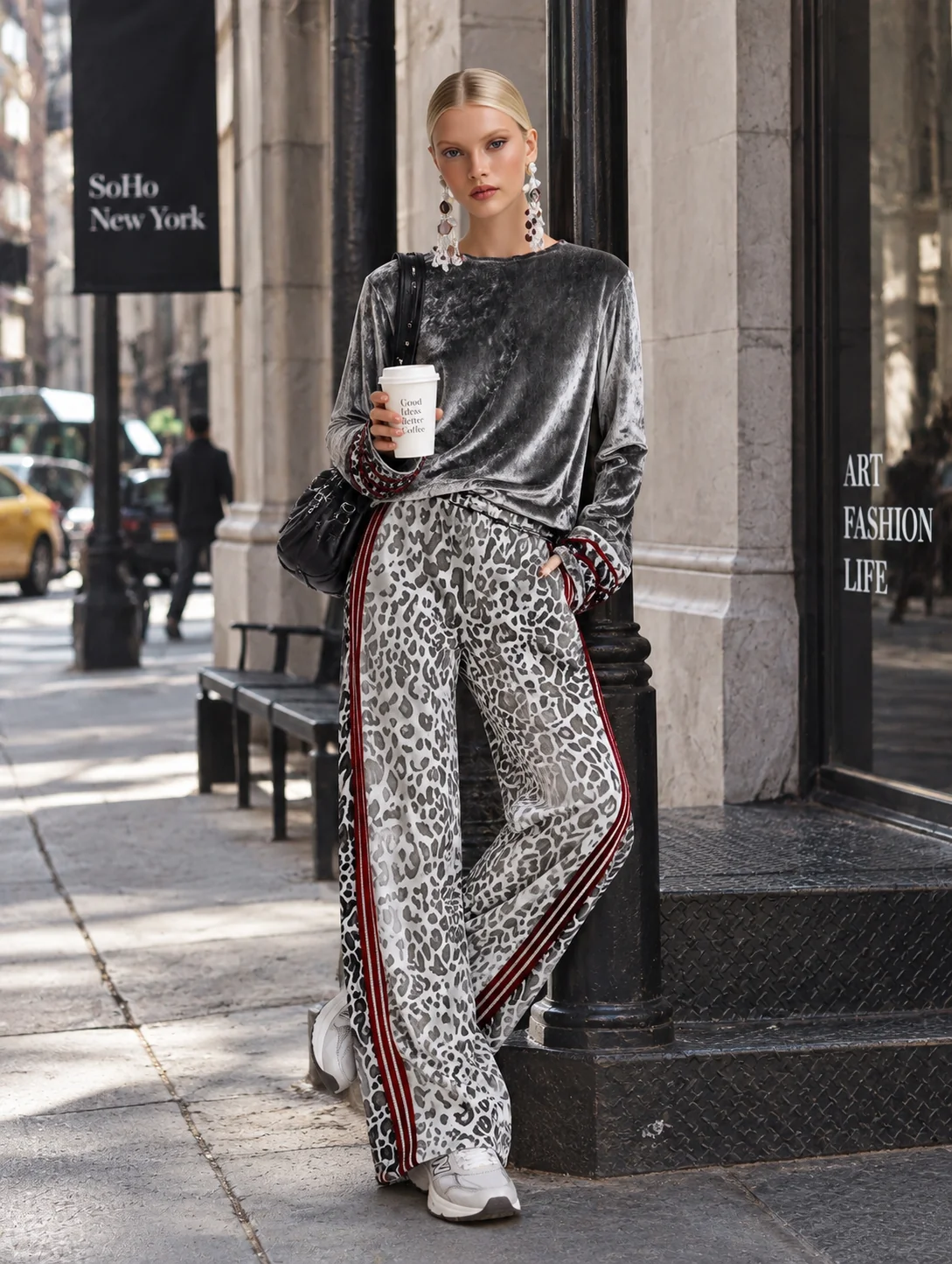 Conjunto de Top de Terciopelo Plateado y Pantalones de Pierna Ancha con Estampado de Leopardo