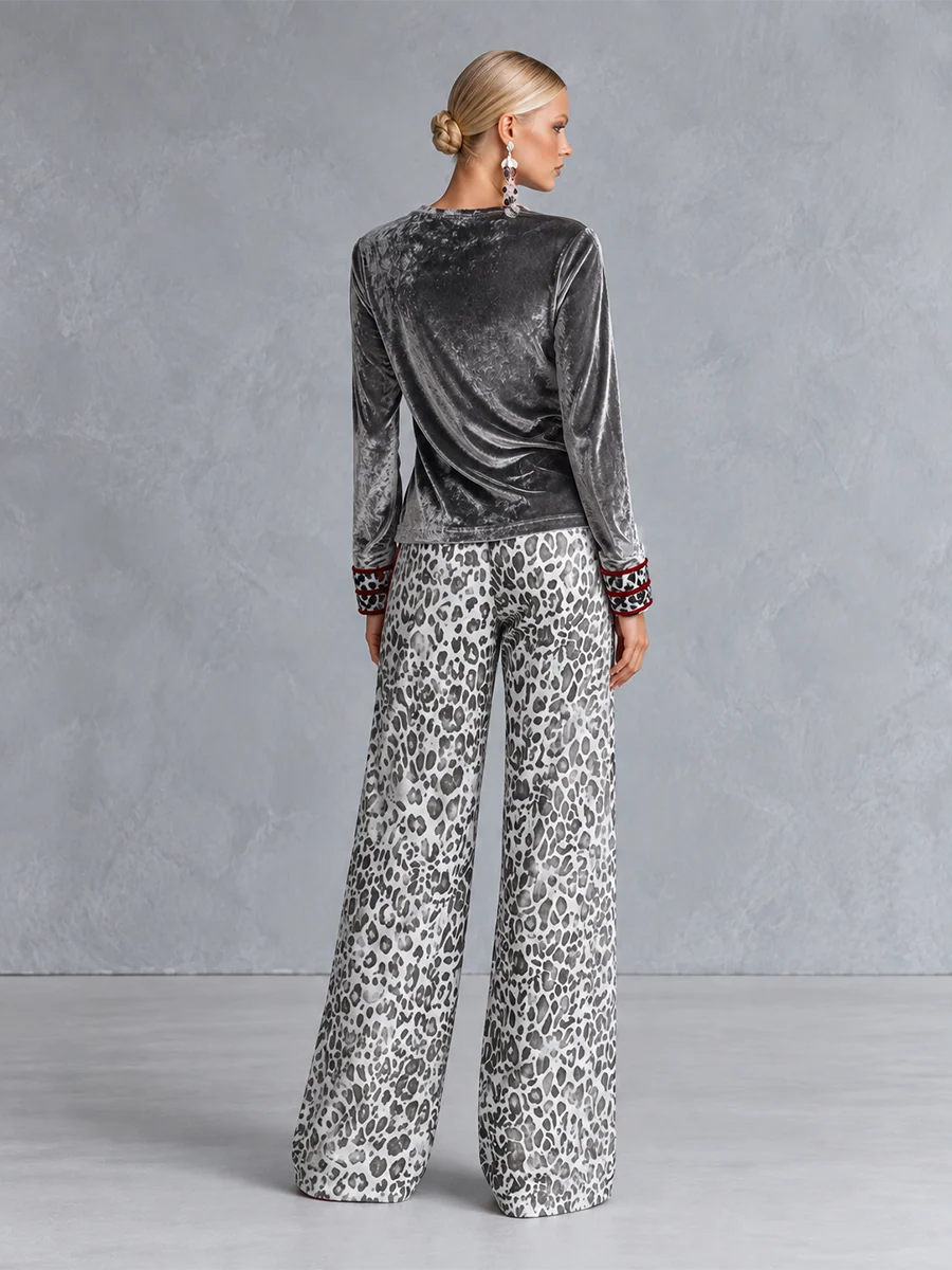 Conjunto de Top de Terciopelo Plateado y Pantalones de Pierna Ancha con Estampado de Leopardo