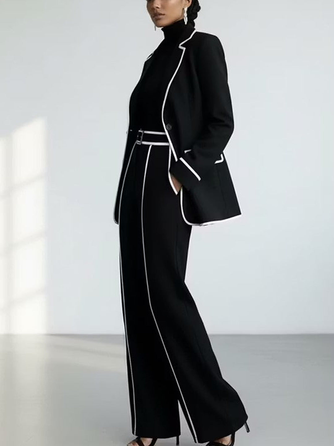 Clementina | Conjunto Completo de Blazer y Pantalón con Perfiles en Contraste, Negro