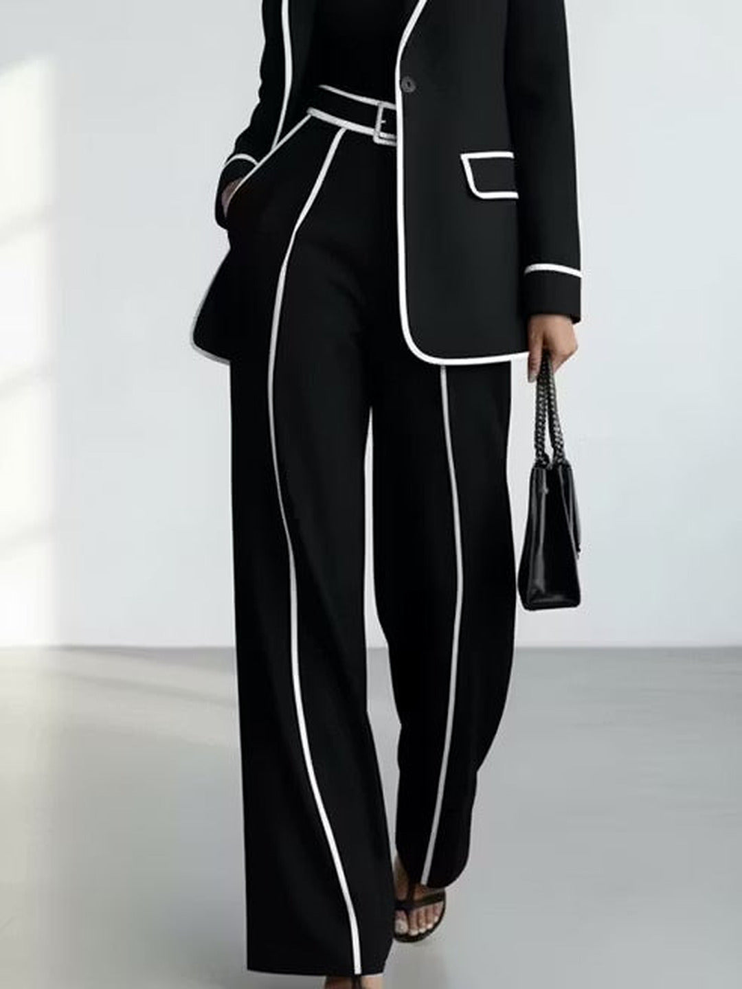 Clementina | Conjunto Completo de Blazer y Pantalón con Perfiles en Contraste, Negro